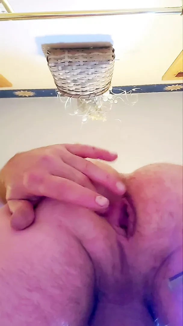 Dghost spreading his hole with new Speculum