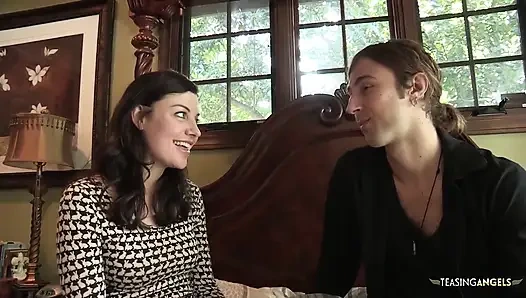 Ngentot kilat di kamar mandi bikin cewek pirang sange ini sange banget