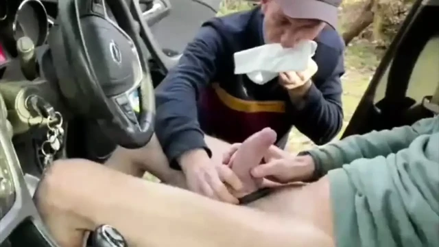on a cruising spot and I find a guy with a super big cock