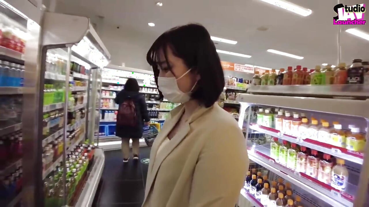 Public Ripple - a Sensitive Cutie Shows Her No-hands Trick on a City Acme Walk Chapter-1