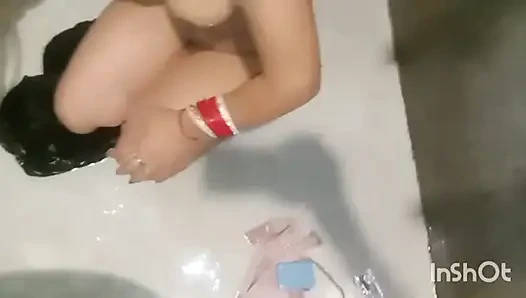 Priya bhabhi ki chudai bathroom me dewar k sath