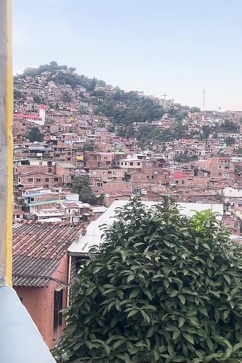 18-year-old Colombian Woman Is Seduced by a Stranger and Has Sex Outdoors at the Mio Cable in Cali Colombia