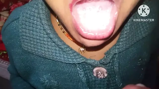 Indian Desi village bhabhi ne Dever ke land ka pani pi dala , Indian deepthot blowjob (Hindi audio)