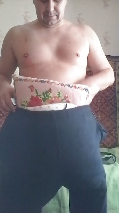 Αυνανισμός με πούτσα μαξιλαριού . Φανταστική.