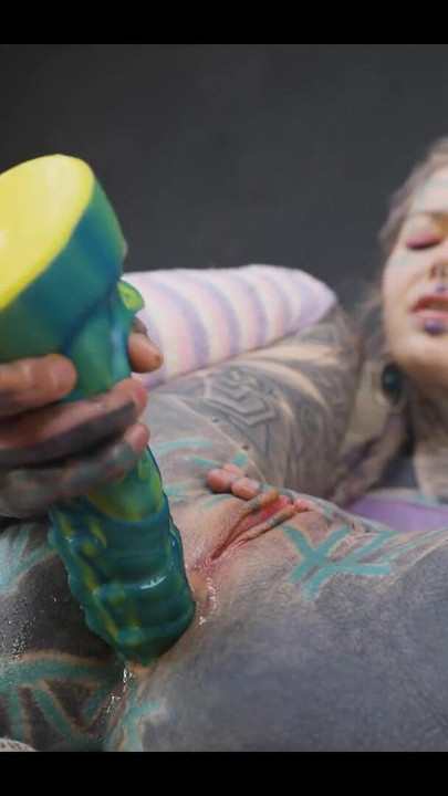 เล่นดิลโด้เดี่ยวของฮิปปี้หมึกเล่นรูตูด คลิป 1