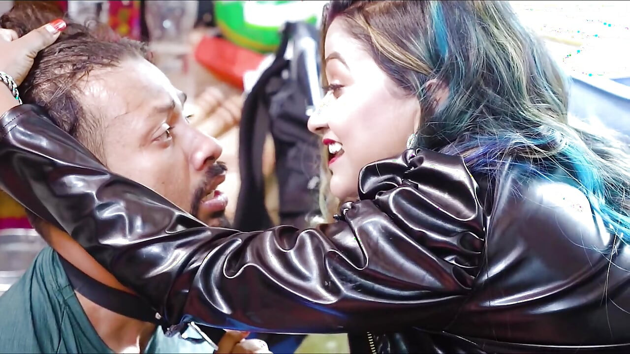 Naukar ko kutta bana ke maara aur bur chatwaya