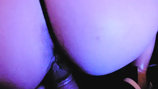 Eva lateks si tante seksi dengan pantat bahenol lagi asik nyepong kontol besar sampai dicrot di dalam