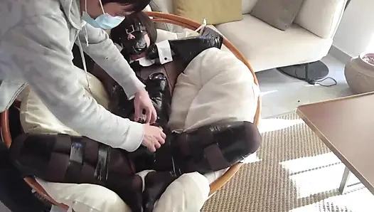 Mz16 - китайская девушка в черных чулках и латексном костюме связана клейкой лентой