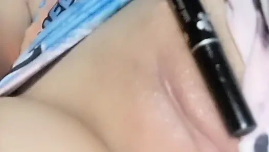 INDIEN MASTURBIERT UND BERÜHRT IHRE TITTEN