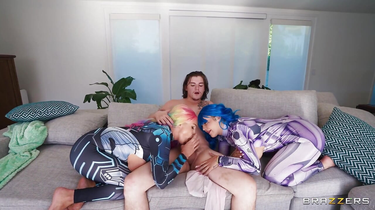 Brazzers - Kali Roses, and Charli Phoenix Get Teabagged and Love It in Raunchy 3some