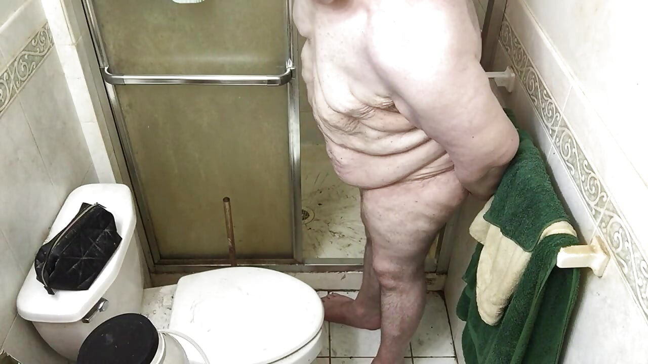 FatAssSmallDick Chris CRS uses anal spreader and giant butt plug