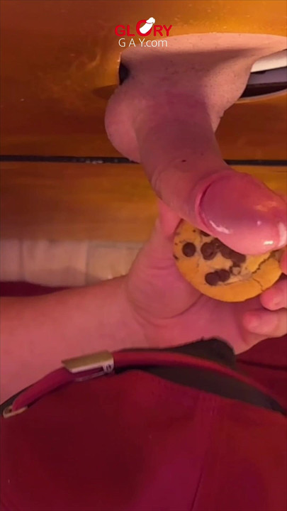 Cookie & cream - 刚满18岁的寻欢洞：他梦寐以求的鸡巴紧张地抽搐 - 然后是吸引我的饼干射精