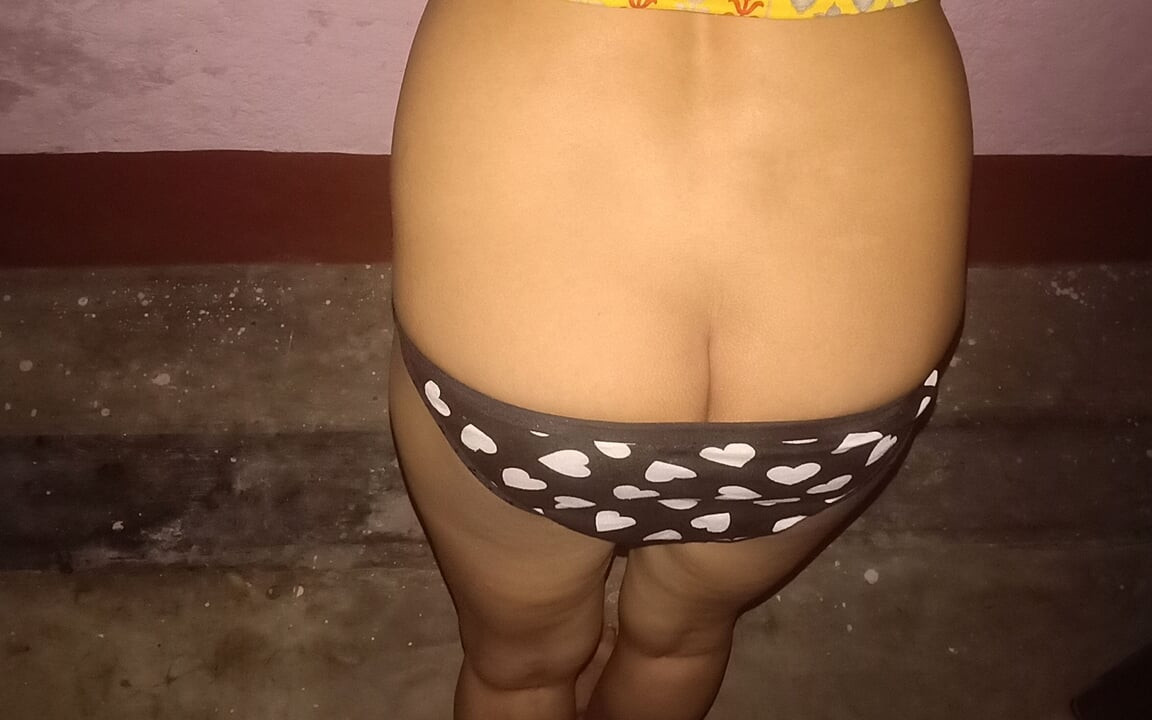 18 Years Girl Masturbating