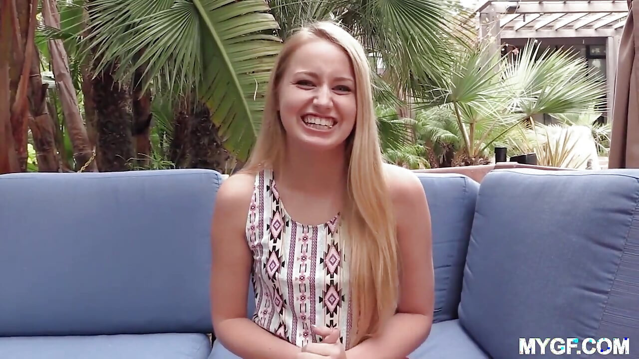 My GF - Amateur Scarlett Sage Orgasmos pela primeira vez na câmera