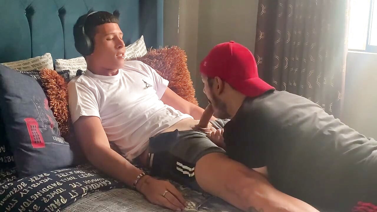Straight-curious man gets his morning Latina milking!