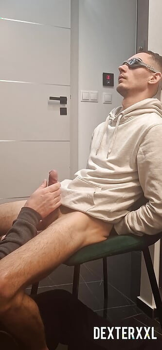 性感的苗条朋友 honza 勾引了巨大的精液