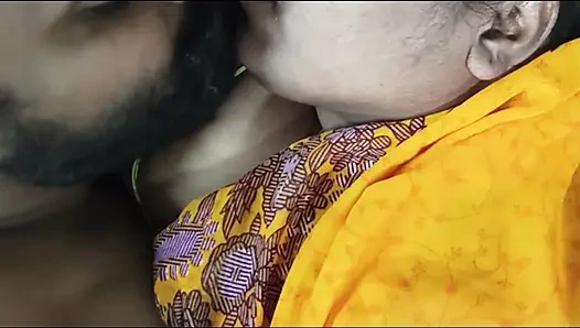 Ciuman panas dengan handjob