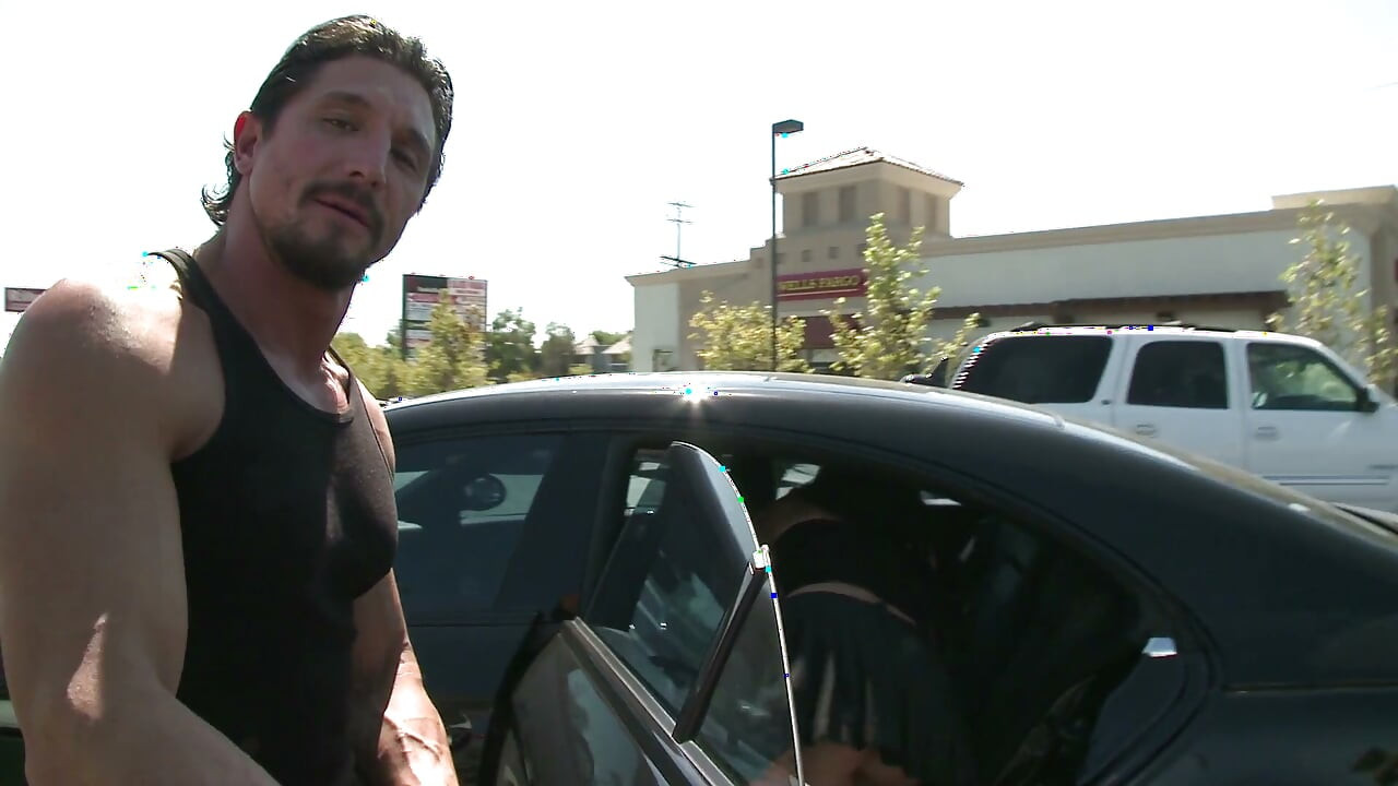 Busty babe gets pussy slammed by Tommy Gunn