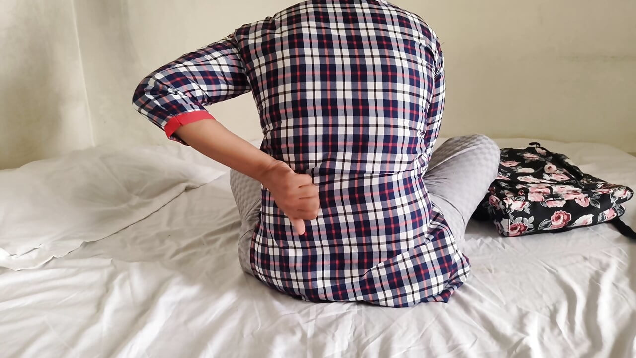 India virgen de la escuela - primera vez sexo con su novio - desi escuela viral mms video profesor y estudiante