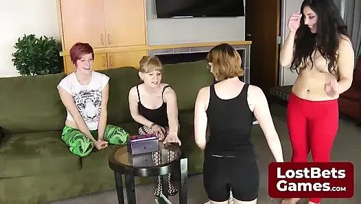 Striptiz çılgını oyun deneyimi hem eğlenceli hem de cazipti