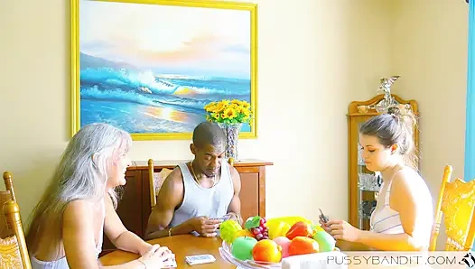 Anastasia Rose üvey anne erkek arkadaşını sikiyor