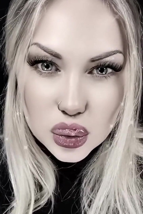 The Shine You Crave - Hooked by My Smoking Lip Gloss