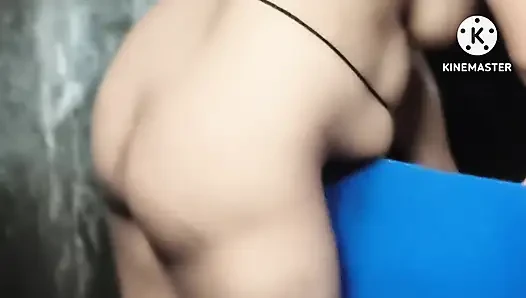 Bhabhi standing peeing in  good position and viral video
