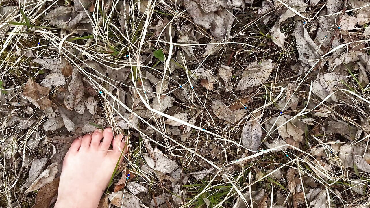 Barfuß im wald gehen - Fußfetisch - nackte Füße!