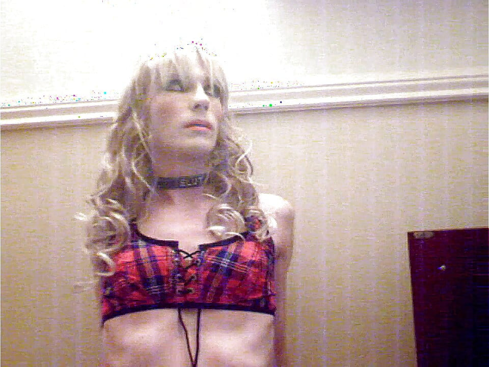 SandraCDUK Crossdresser Posing