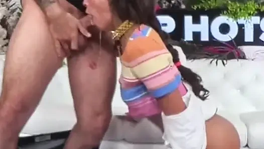 Memek sasha tatcha dientot habis-habisan dan dia mandi emas!