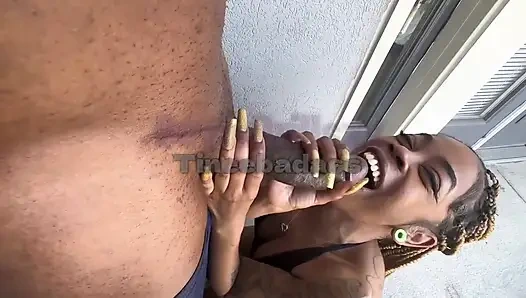 Manzaranın Tadını Çıkarıyor