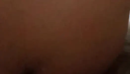 Sihirli bir değnek kullanıyorum, mastürbasyon yapıyorum ve yakın planda boşalıyorum