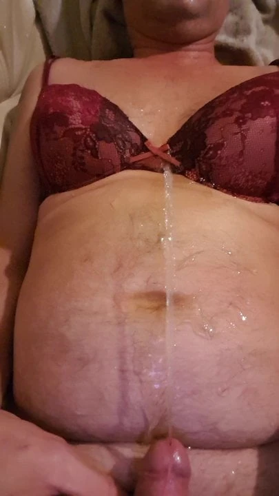 MINDY PISSING ALL OVER HERSELF