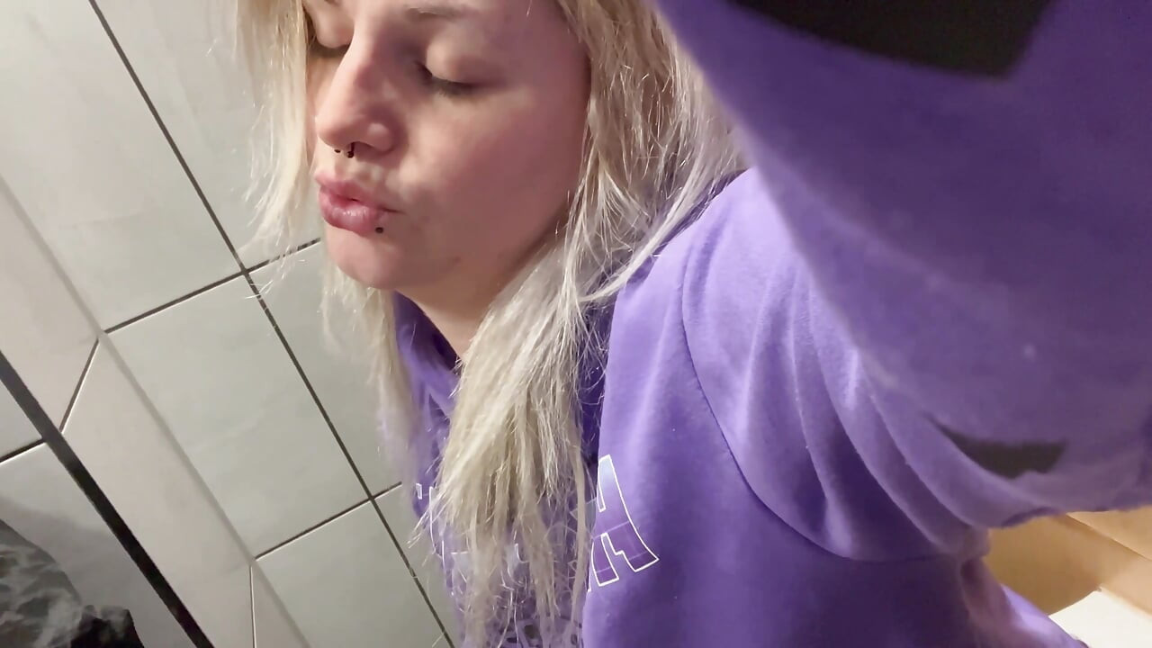 Gym Girl Public Toilet Pissing