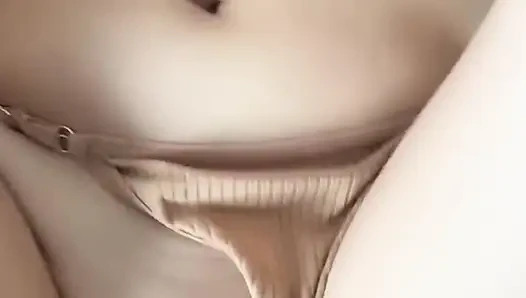 Cewek itu pengen aku crot di pantat montoknya