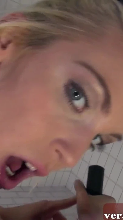 关键时刻从 "穿着白色连裤袜的德国金发健身少女穿着尼龙袜做爱"