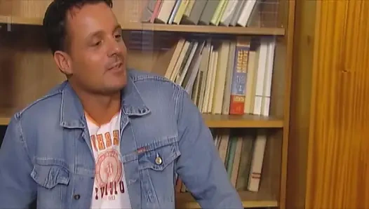 Pesta seks liar cewek hot rambut pirang ini dientot habis-habisan sampai mengerang keenakan