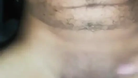 İri göğüslü kız kardeşlerin büyük göğüslerini mi patlatıyor