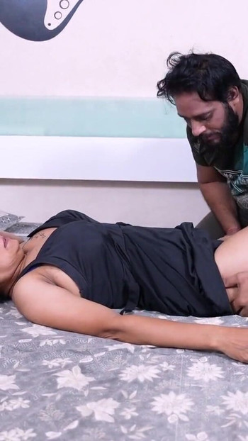 Thrilling moment from "Oyo hotel c_c_t_v viral sex video.Room cleaner ne bnaya chupke se video Gujju cpl pkde gye Oyo hotel"