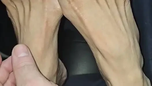 Melove 2 Nail polish colors on her Small feet
