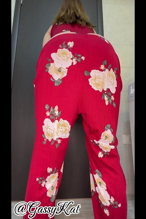 Red-hot Pants Fart Blasts