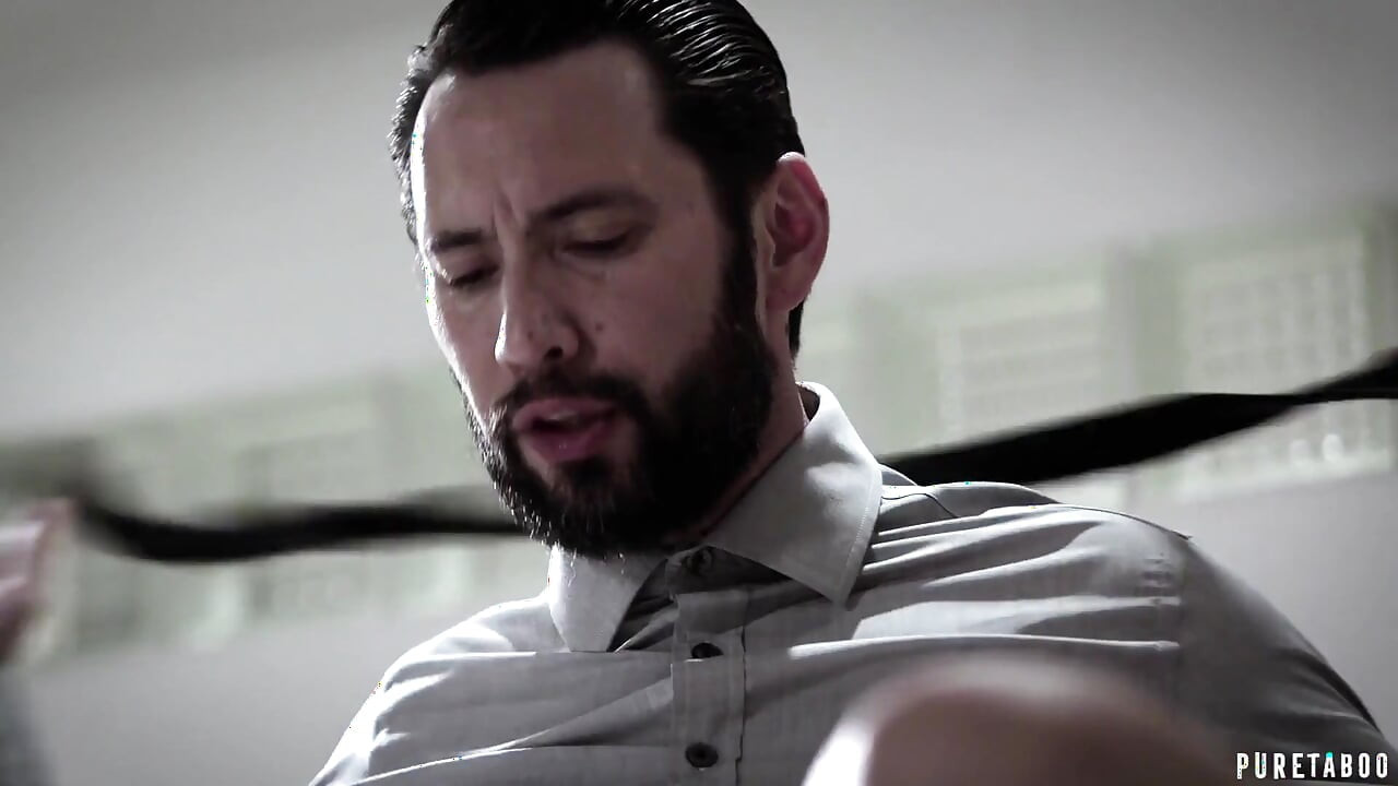 تابو نقي - سمراء بريئة تفقد عذريتها في عيادة الطبيب