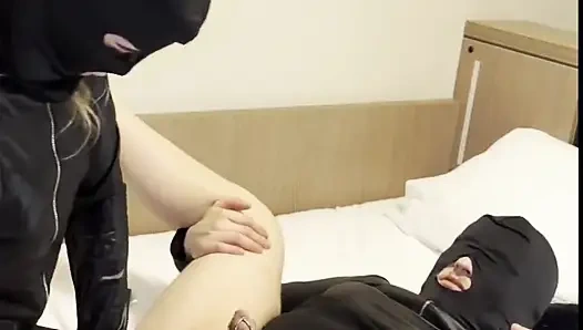 Доминатрикс — я хорошо сосу свою сисси и хорошо её трахаю во всех позах