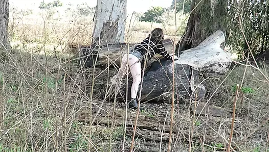 Patricia auf dem land, pinkeln und masturbieren im freien