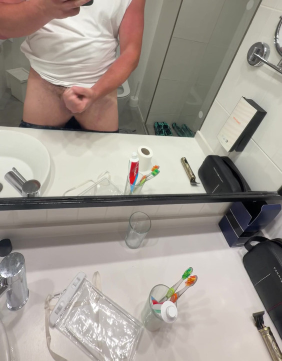 Wanking while the maid cleans my room