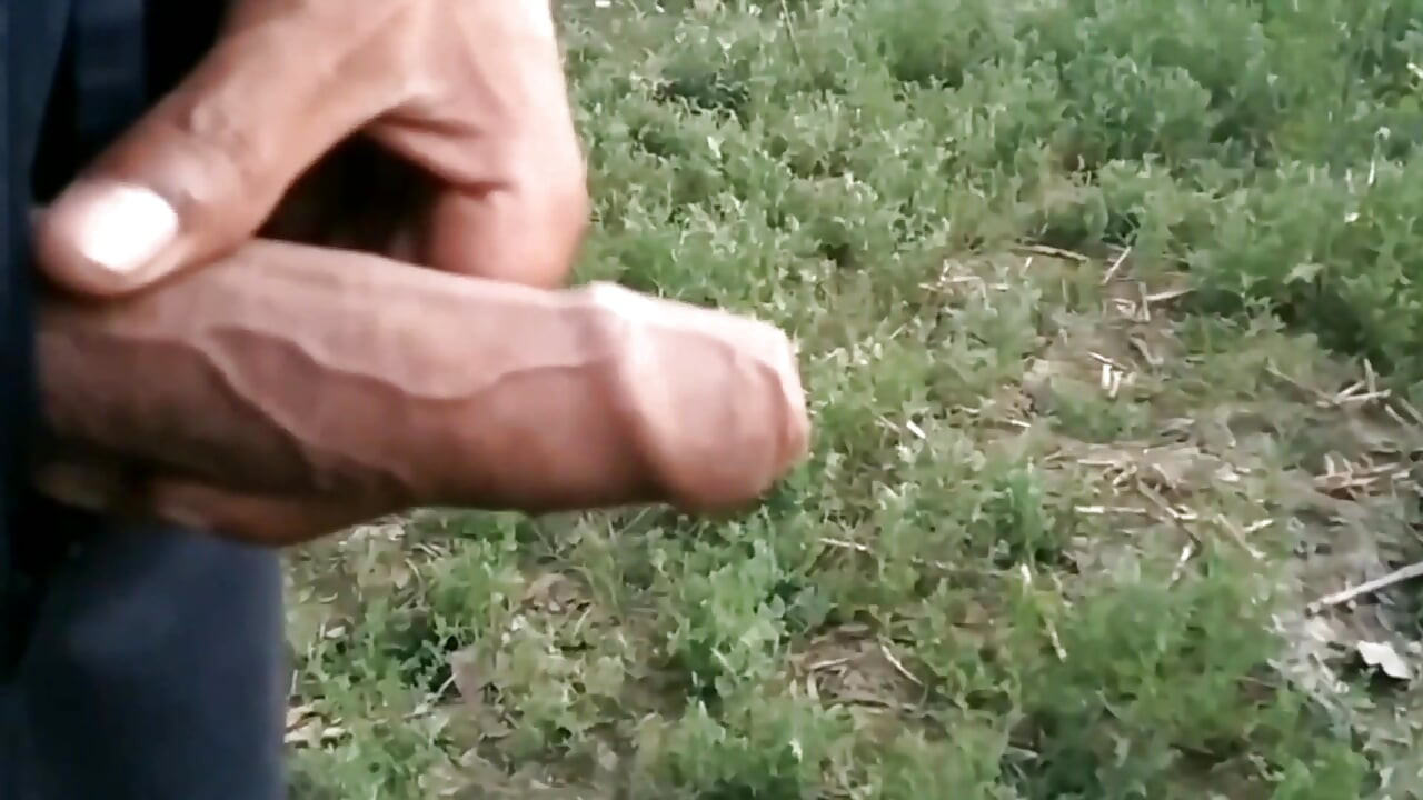 Indian Pissing in Outdoor