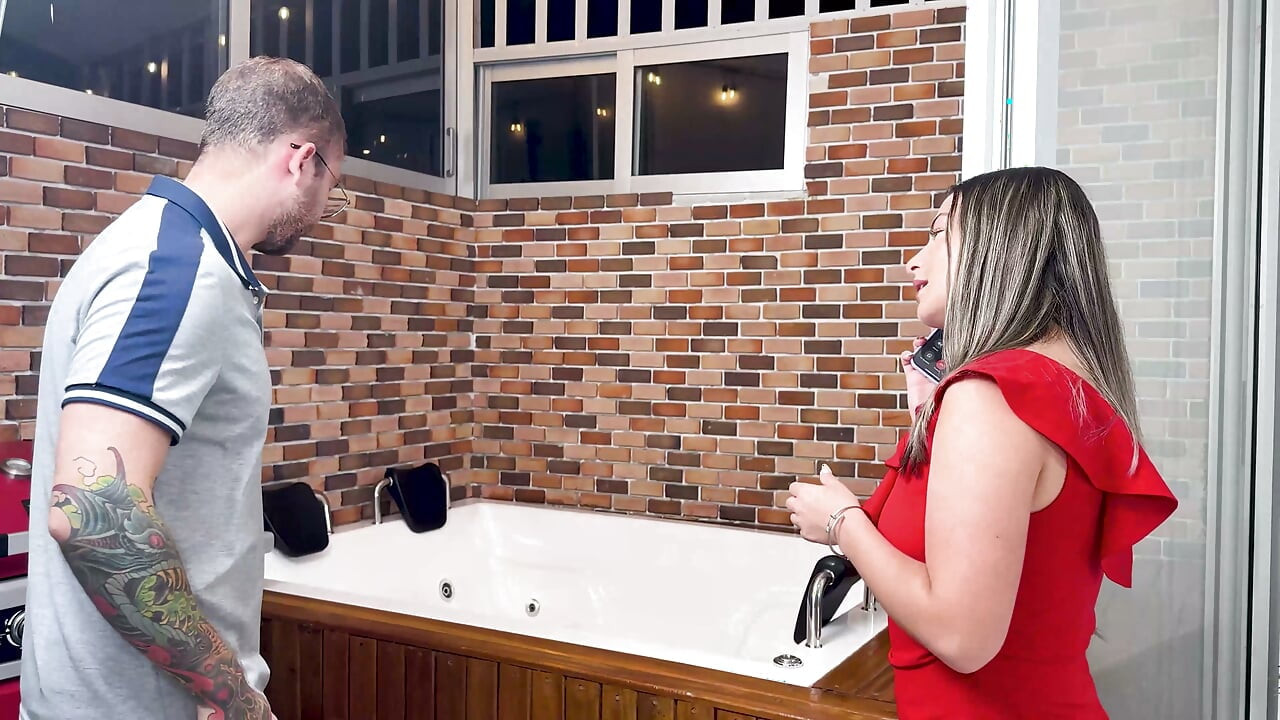 18 Year Old Colombian Blonde Cheats on Her Boyfriend with the Agent of Good Roots of Small Penis, Swallows All His Cum!