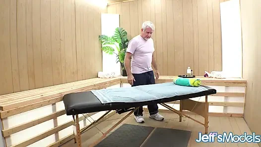 Tombul ateşli remi ferdinand güzel bir ovma alıyor