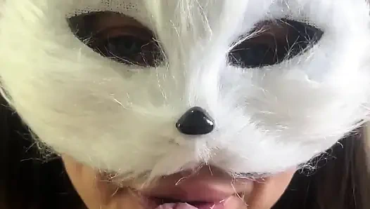 Bugün süt isteyen yaramaz bir kedi yavrusuyum