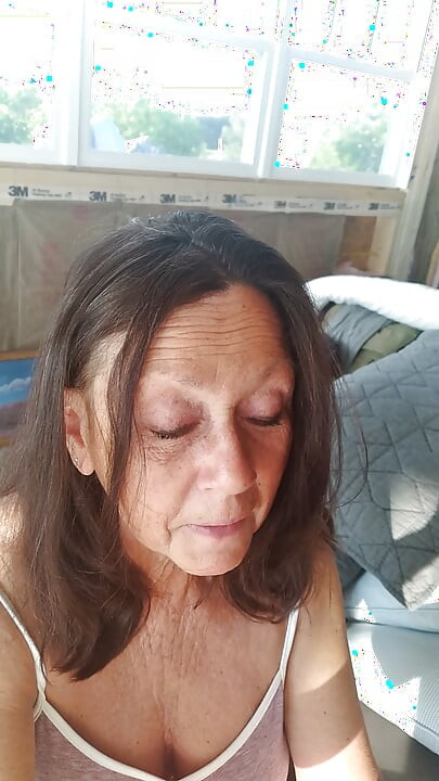 Mükemmel evli kadın! Ateşli nine candi annie döl yutuyor orta yaşlı seksi kadın her sabah yarağı okşuyor